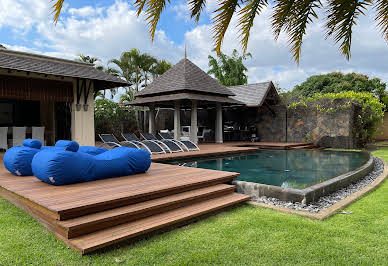 Maison avec piscine et jardin 2