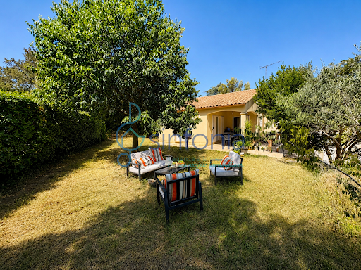 House with pool and garden 2