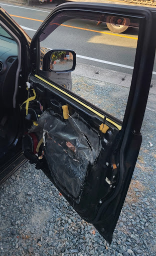 三菱 Ekスポーツを華麗にカスタム By チャック マロン 12 14 さて 出勤前の朝６時から 車いじり 今日は仕事の始まりが遅い場所なので 運転席と助手 Cartune