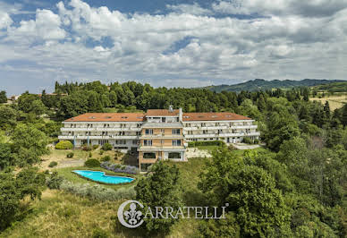 Hotel with garden and reception room 4