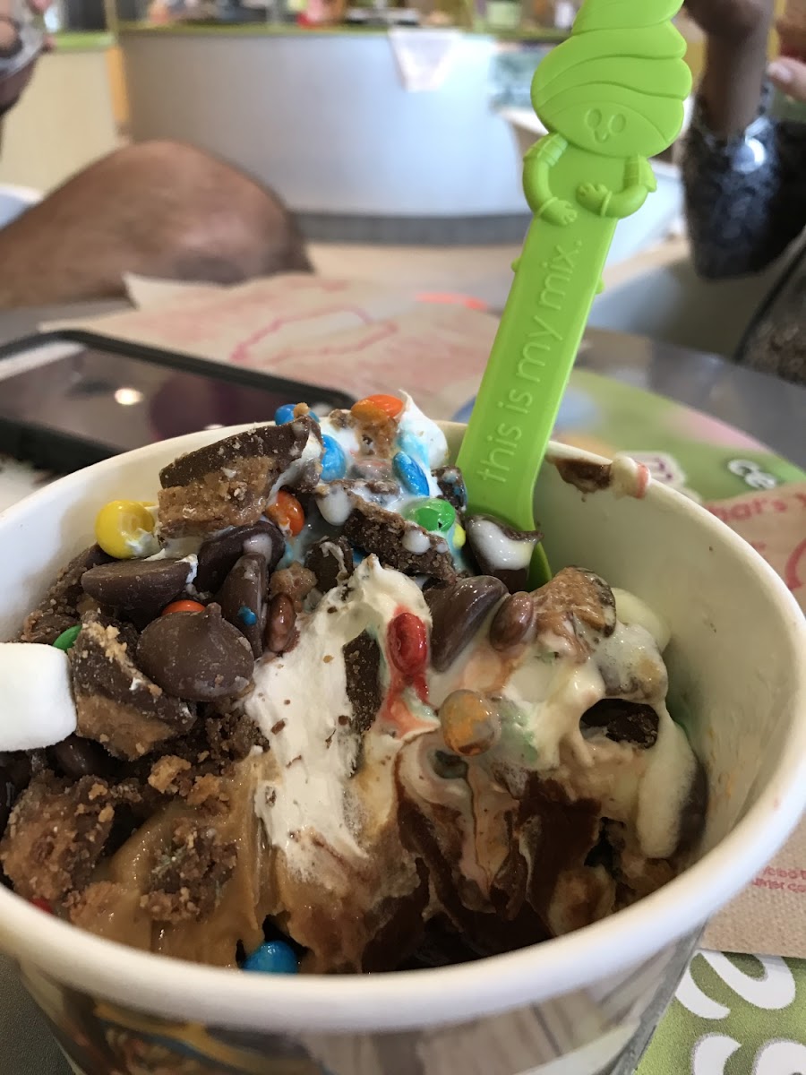 Photo midway of eating Menchies!
So so good:) chocolate, peanut butter, vanilla with Reese's, marshmallows, m&m's, chocolate chips🍦🍫