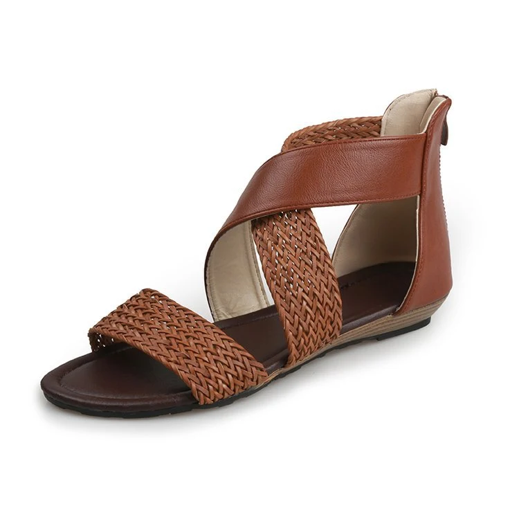 Title 8, Romeinse sandalen met gekruiste bandjes en colo...