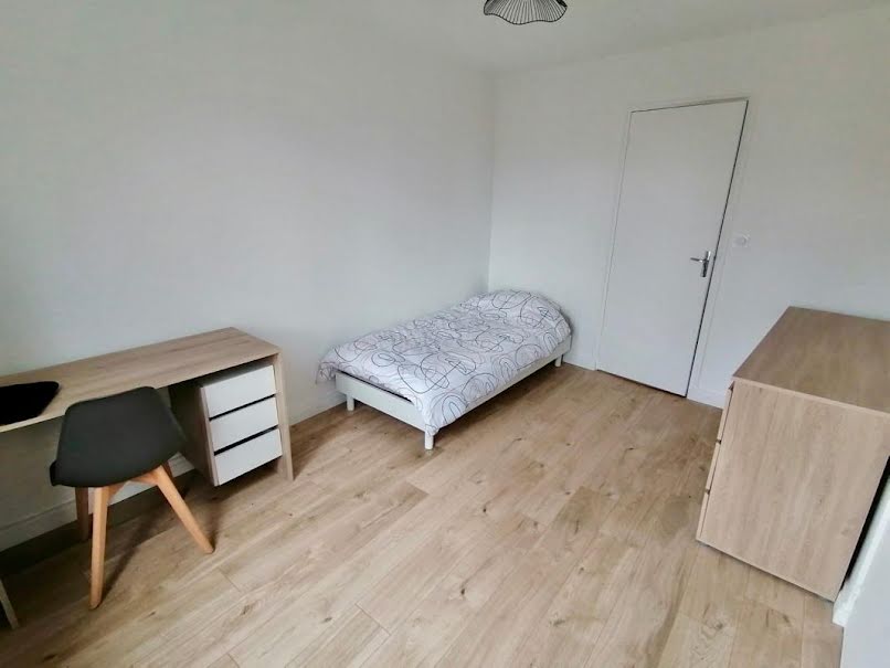 Location meublée appartement 1 pièce 16 m² à Poitiers (86000), 420 €