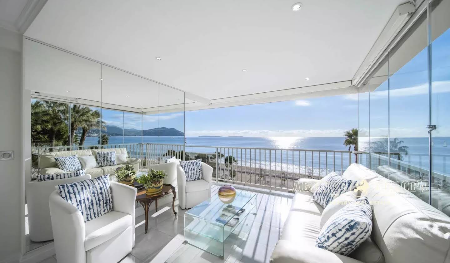 Apartment with terrace Cannes