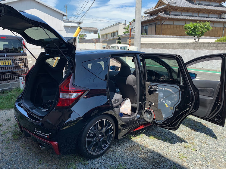 ノートのスピーカー取り付け・デットニング・スモークフィルムに関するカスタム事例の投稿画像1枚目