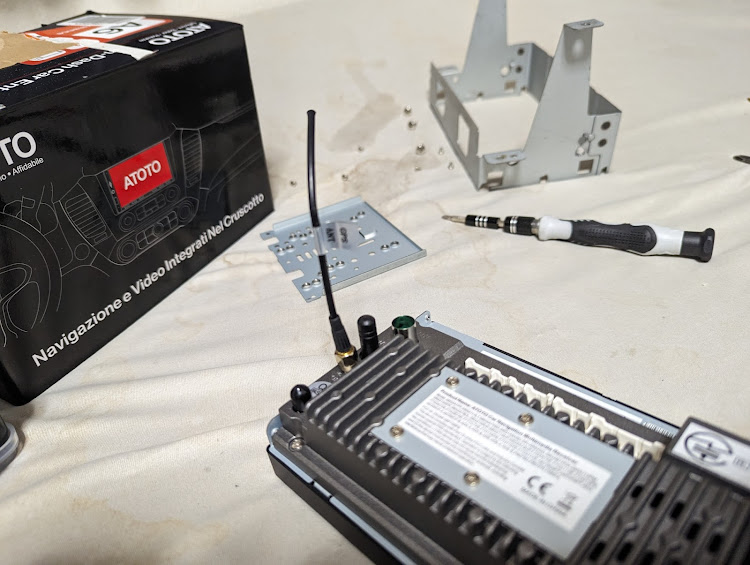 R2のDIY・ダッシュボード加工・ナビ修理・ハンダ付け・ATOTO A6 PFに関するカスタム事例の投稿画像3枚目