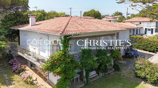 White villa with flowered garden - Prestige house for sale in Ciboure, 8 rooms, 7 bedrooms