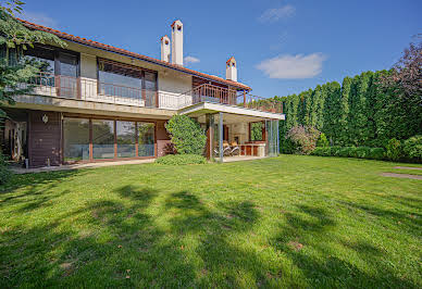 Maison avec jardin et terrasse 8