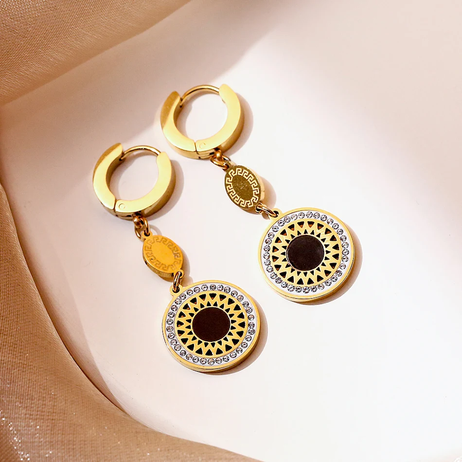 Boucles d'oreilles en acier titane avec pendentif géométrique en zircon, mode minoritaire femme, élégantes et durables.