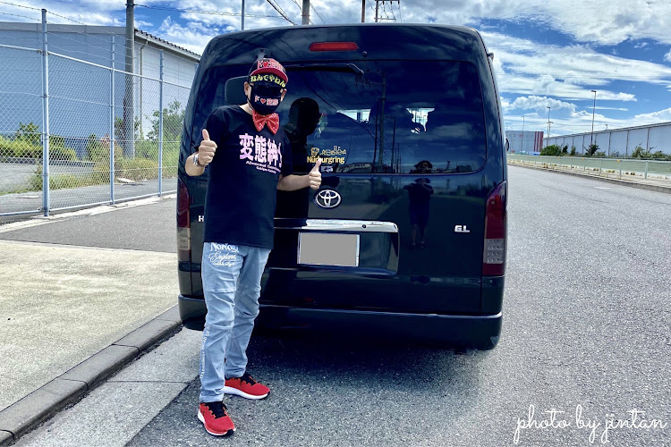 ハイエースワゴンの仕事の合間に・大阪夢洲・ド変態から変態紳士・ハンパねぇ〜に関するカスタム事例の投稿画像5枚目