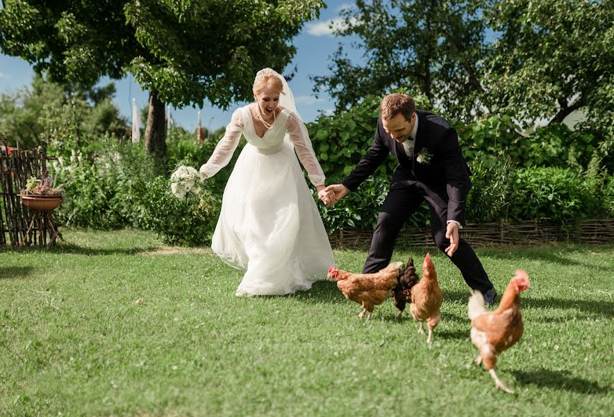 Fotógrafo de casamento Linda Strauta Brauere (bilzuligzda). Foto de 13 de julho 2022