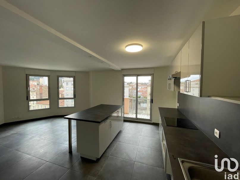 Location  appartement 3 pièces 76 m² à Saint-Etienne (42000), 780 €