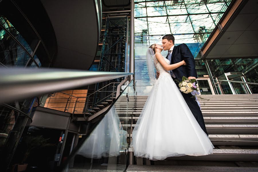 Fotógrafo de casamento Juri Khačadurov (elegantehochzeit). Foto de 14 de janeiro 2023