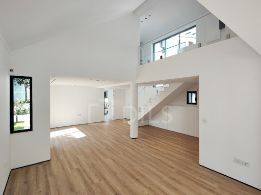 Maison contemporaine avec piscine et jardin 5