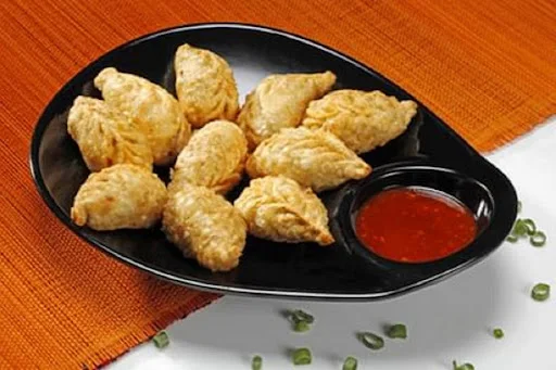 Veg Fried Momos [8 Pieces]