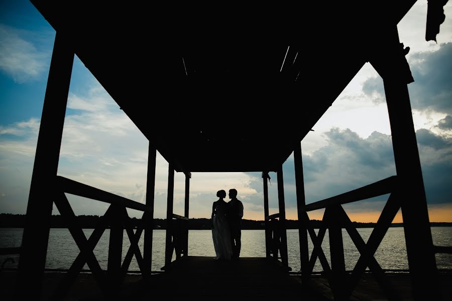 Fotógrafo de casamento Anna Savina (savina). Foto de 8 de dezembro 2016