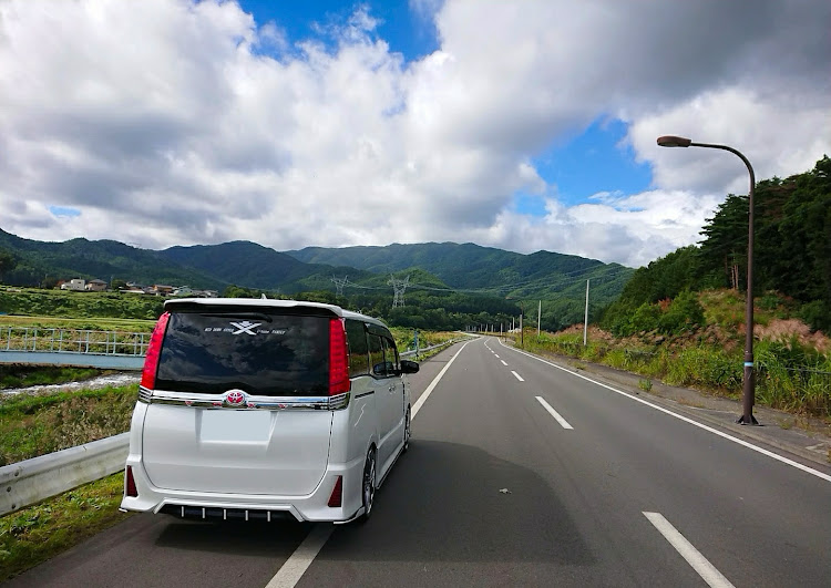 ヴォクシーの田舎の風景・のどかな田舎の景色・秋晴れの空に関するカスタム事例の投稿画像3枚目