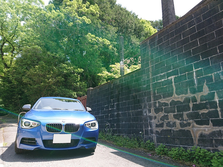 M135iのスタバ新作・ロケ地・写活・低そうで低くない少し低い車・5月もよろしくお願いしますに関するカスタム事例の投稿画像2枚目