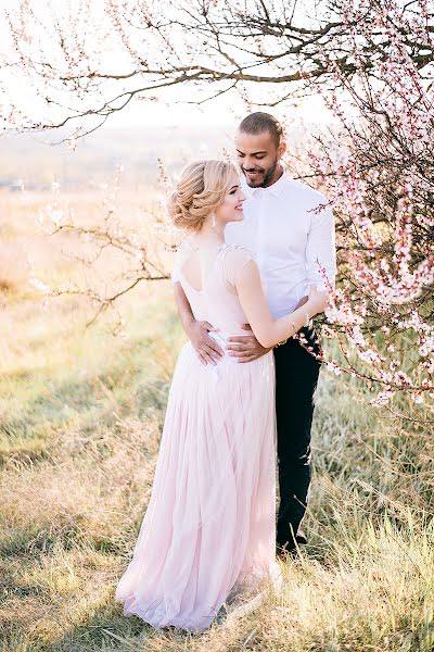 Fotógrafo de casamento Antonina Meshkova (theperfect). Foto de 27 de abril 2017