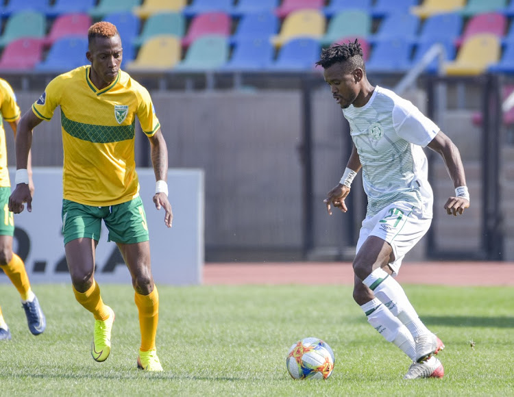 Harris Tchilimbou of Bloemfontein Celtic and Divine Lunga of Golden Arrows