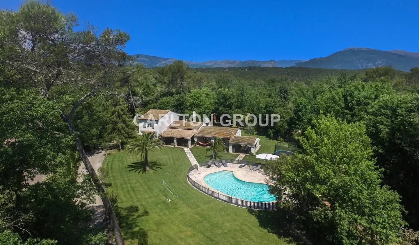 House with pool and terrace Valbonne