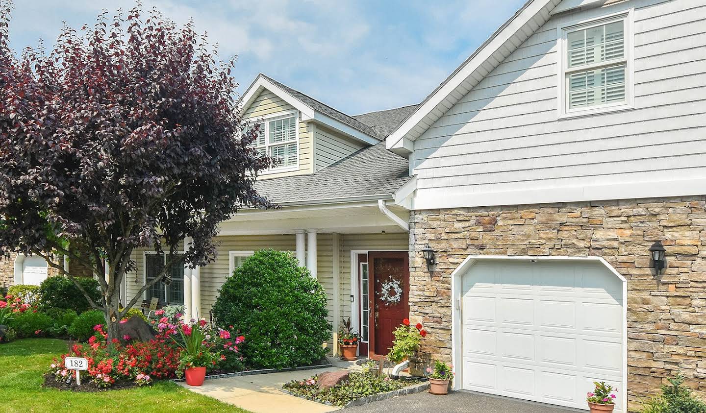 Apartment with pool Port Washington