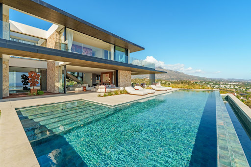Villa with pool 2