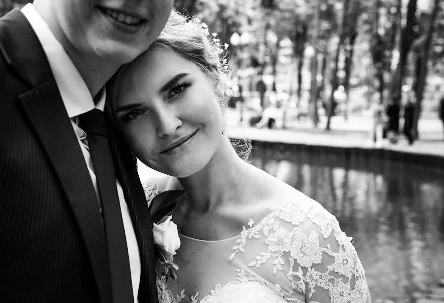 Fotógrafo de casamento Vika Miroshnichenko (vrodekakvika). Foto de 12 de junho 2016