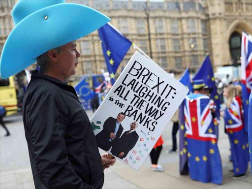 Anti-Brexit demonstrators protest opposite the Houses of Parliament in London, Britain, June 12, 2018. /REUTERS