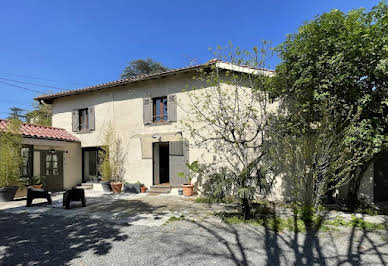 Maison avec piscine et terrasse 17