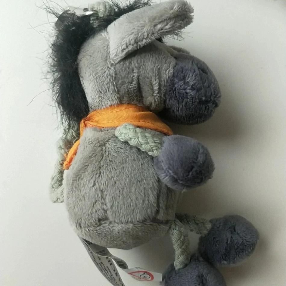 Chaveiro com pingente de burrinho cinza pequeno, um acessório adorável para suas chaves. Ideal para presentes e para adicionar um toque divertido ao seu dia a dia.