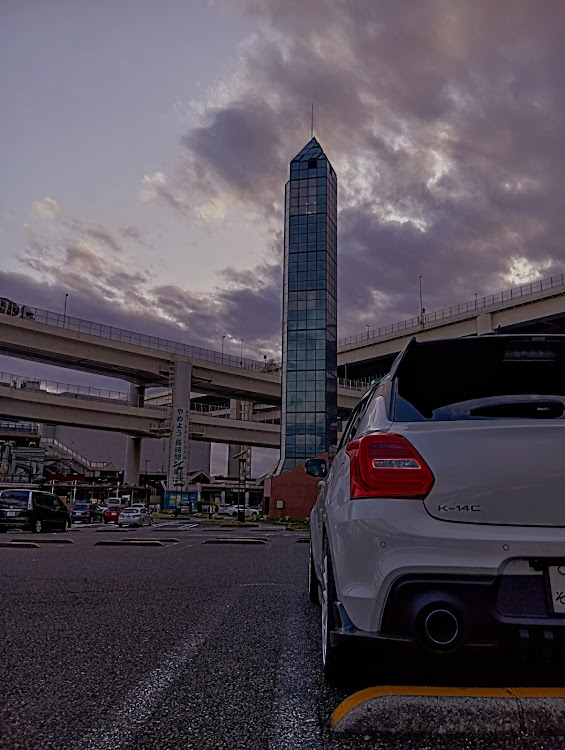 スイフトスポーツのソロ活・大黒パーキング・夕暮れ時・ドライブ・ローガンに関するカスタム事例の投稿画像5枚目