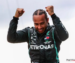 Hamilton zet Verstappen onder druk en pakt de pole positie in Qatar