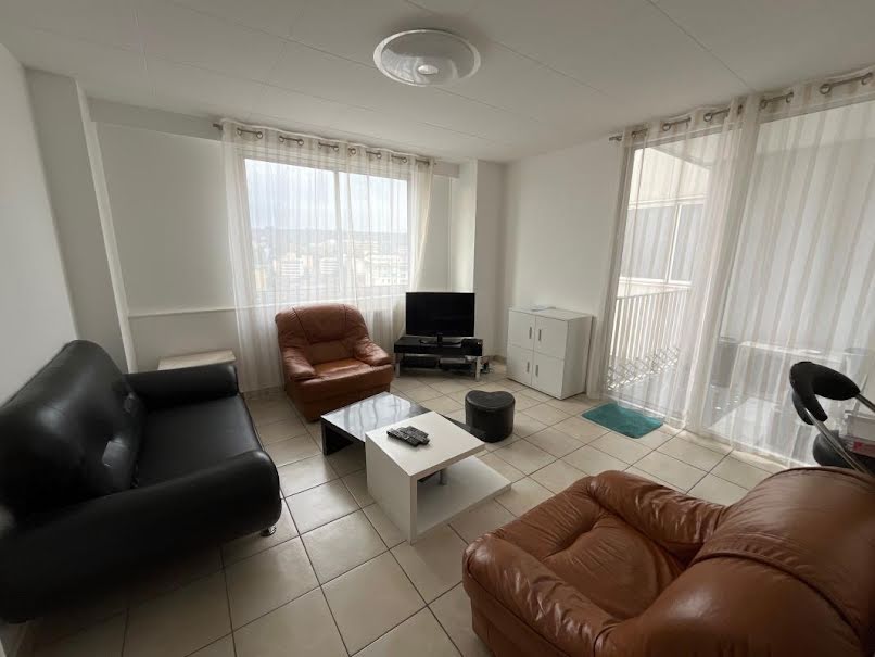 Location meublée appartement 6 pièces 101 m² à Vandoeuvre-les-nancy (54500), 1 800 €