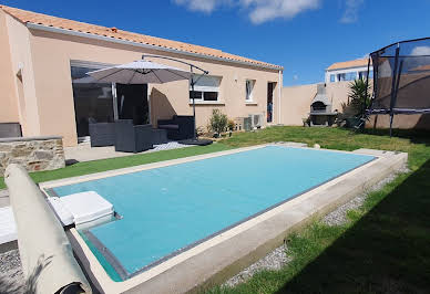 House with pool and garden 17