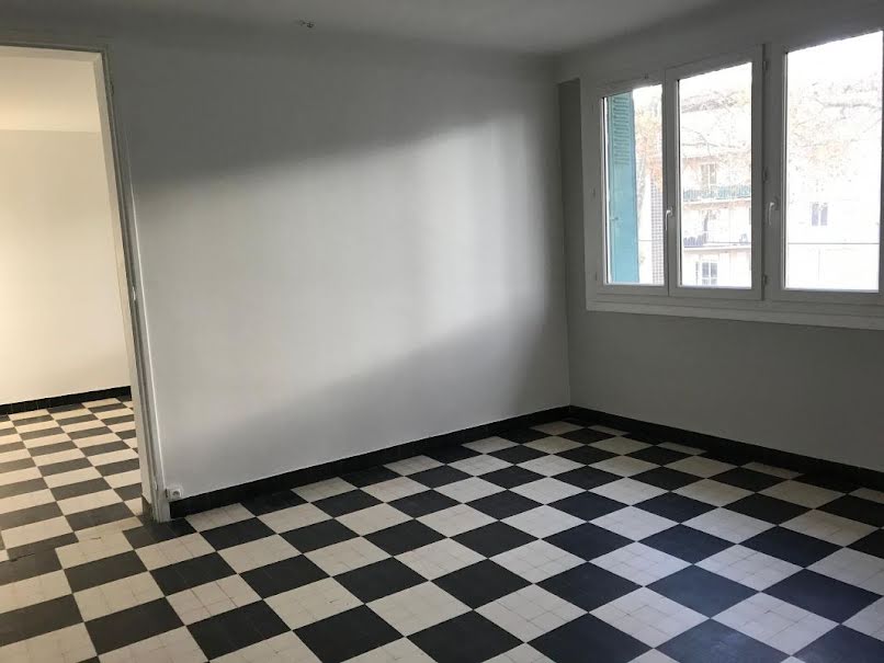 Location  appartement 3 pièces 86 m² à Castres (81100), 595 €