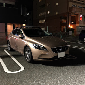 V40