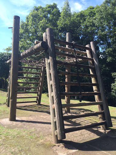 高尾山自然公園トリム広場の遊具２