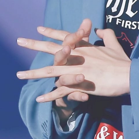 Bts Hands Size - BTS 2020