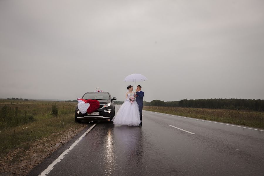 Wedding photographer Valentina Baturina (valentinalucky). Photo of 10 July 2015