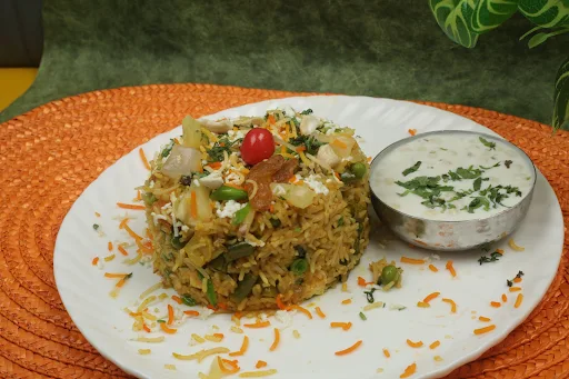 Navratan Briyani With Raita