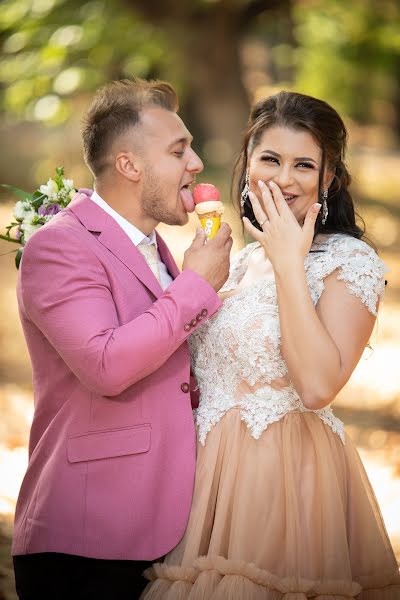 Fotografo di matrimoni Iulian Sofronie (iuliansofronie). Foto del 29 settembre 2019