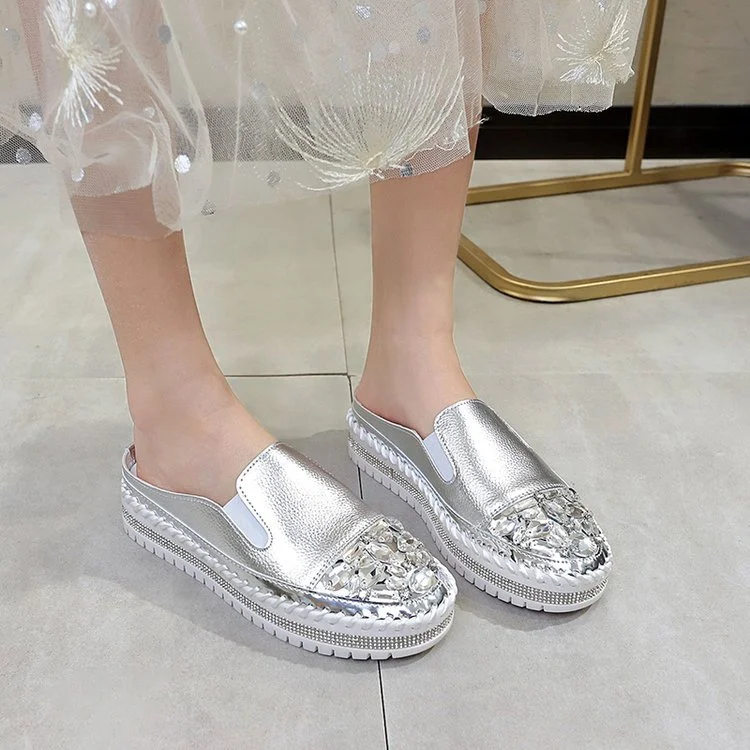 Sapatos brancos coreanos sem salto, calçados de um pé só, perfeitos para um estilo relaxado e descomplicado.