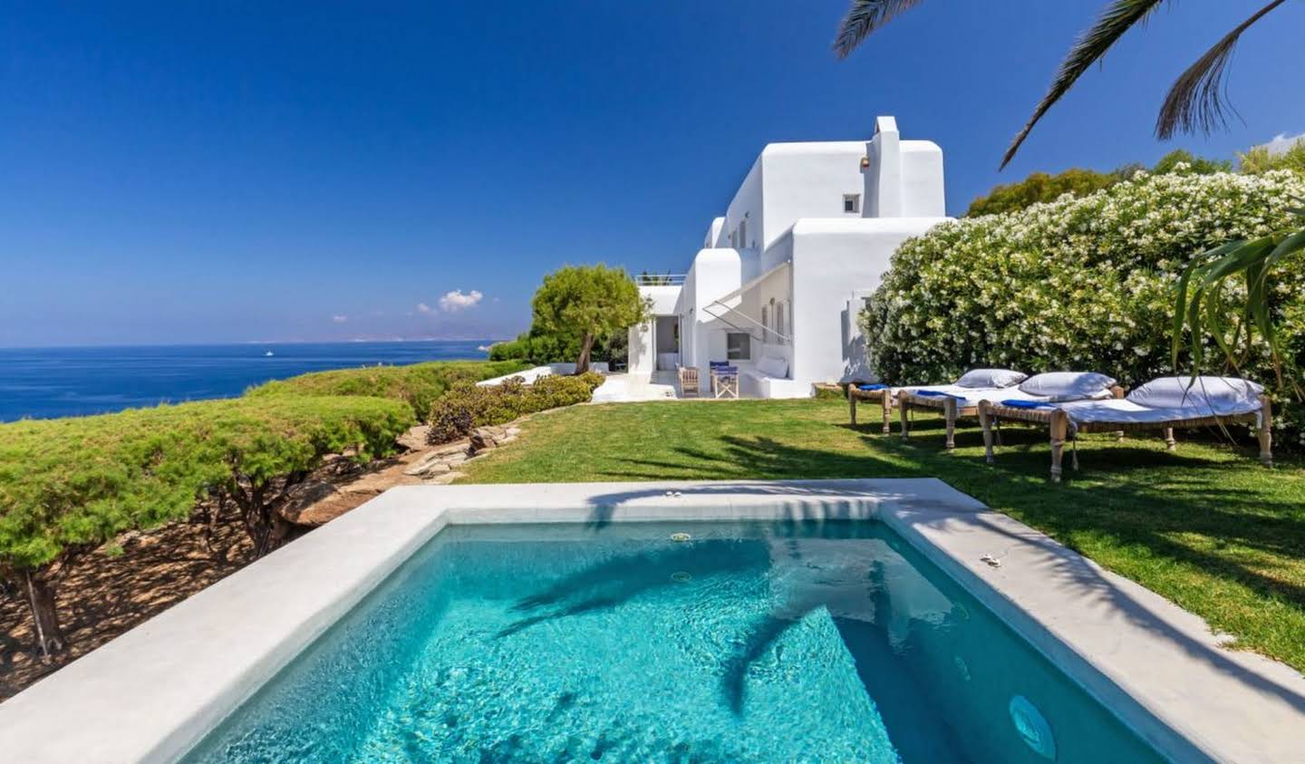 Seaside villa with pool Mikonos