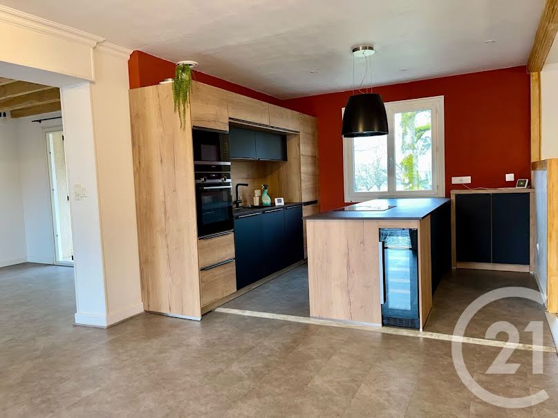 Vente maison 6 pièces 132 m² à Aurillac (15000), 243 700 €