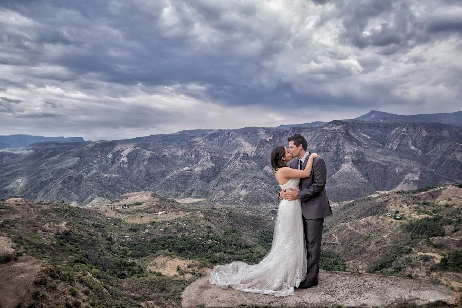 Fotógrafo de casamento Gil Garza (tresvecesg). Foto de 4 de setembro 2017