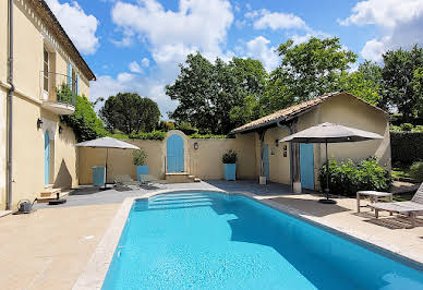 Maison avec piscine et jardin 11