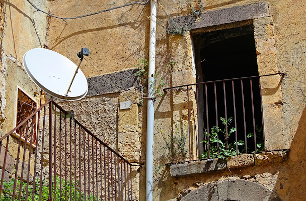 Convivenze al civico 3 di Carmelo Vecchio