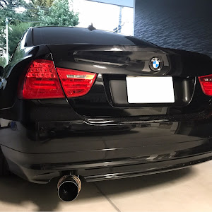 320i