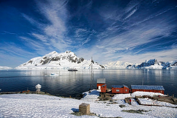 Antarctic Ghost Town chrome extension